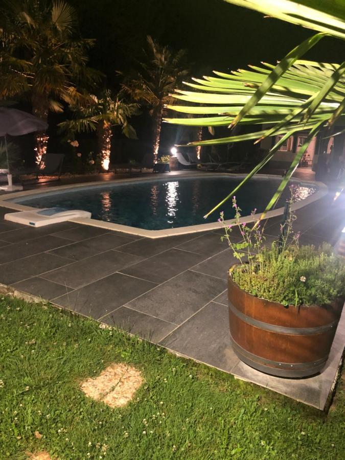Villa Bergerac Avec Piscine Екстериор снимка